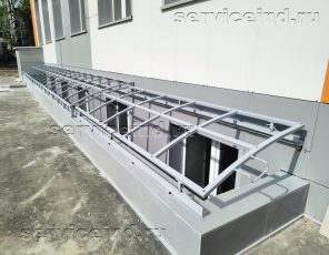 Каркас сдвижного навеса над приямком 